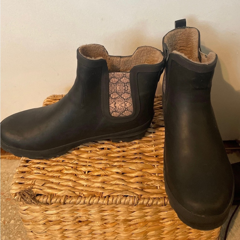 Fur lined rubber boots